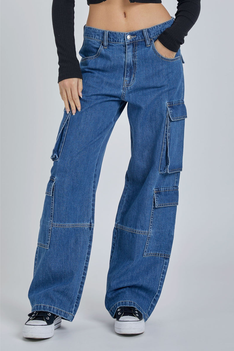 LOW WAIST CARGO JEANS - MEDIUM DENIM