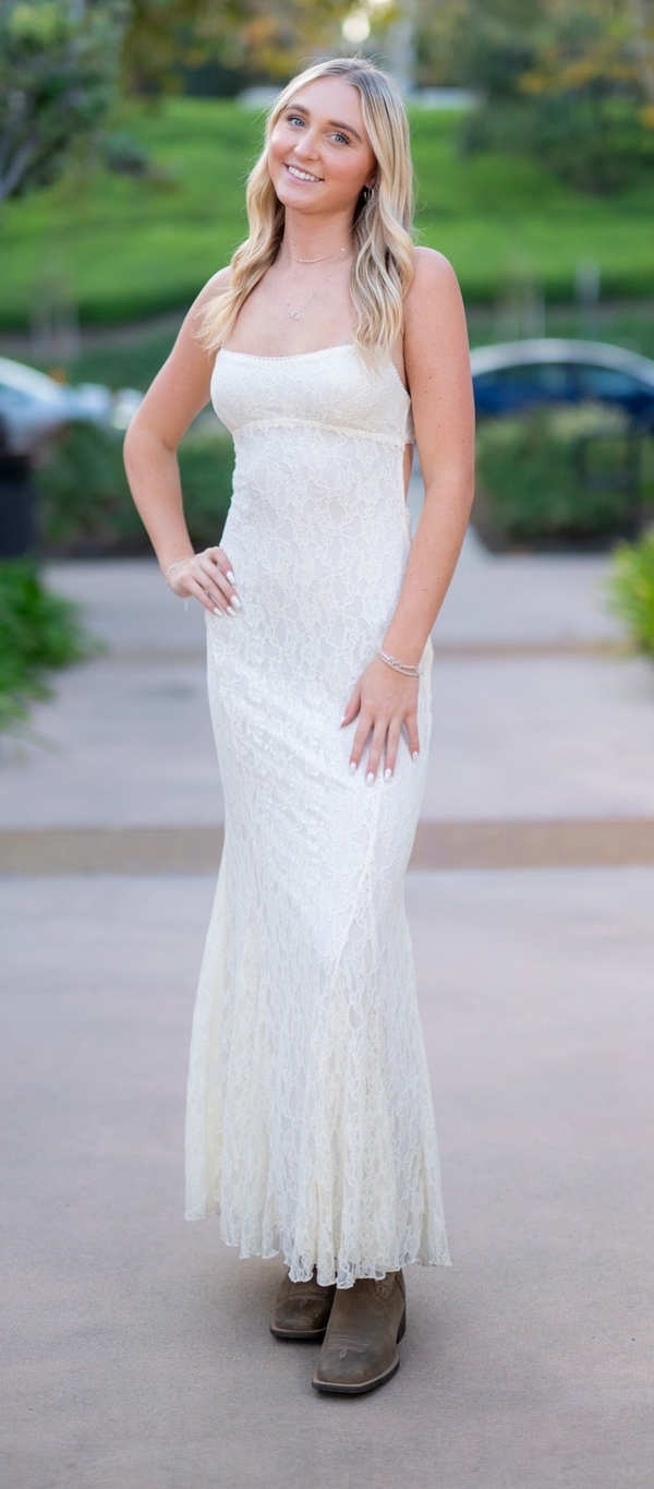 LACE SLIM FIT MAXI DRESS - CREAM