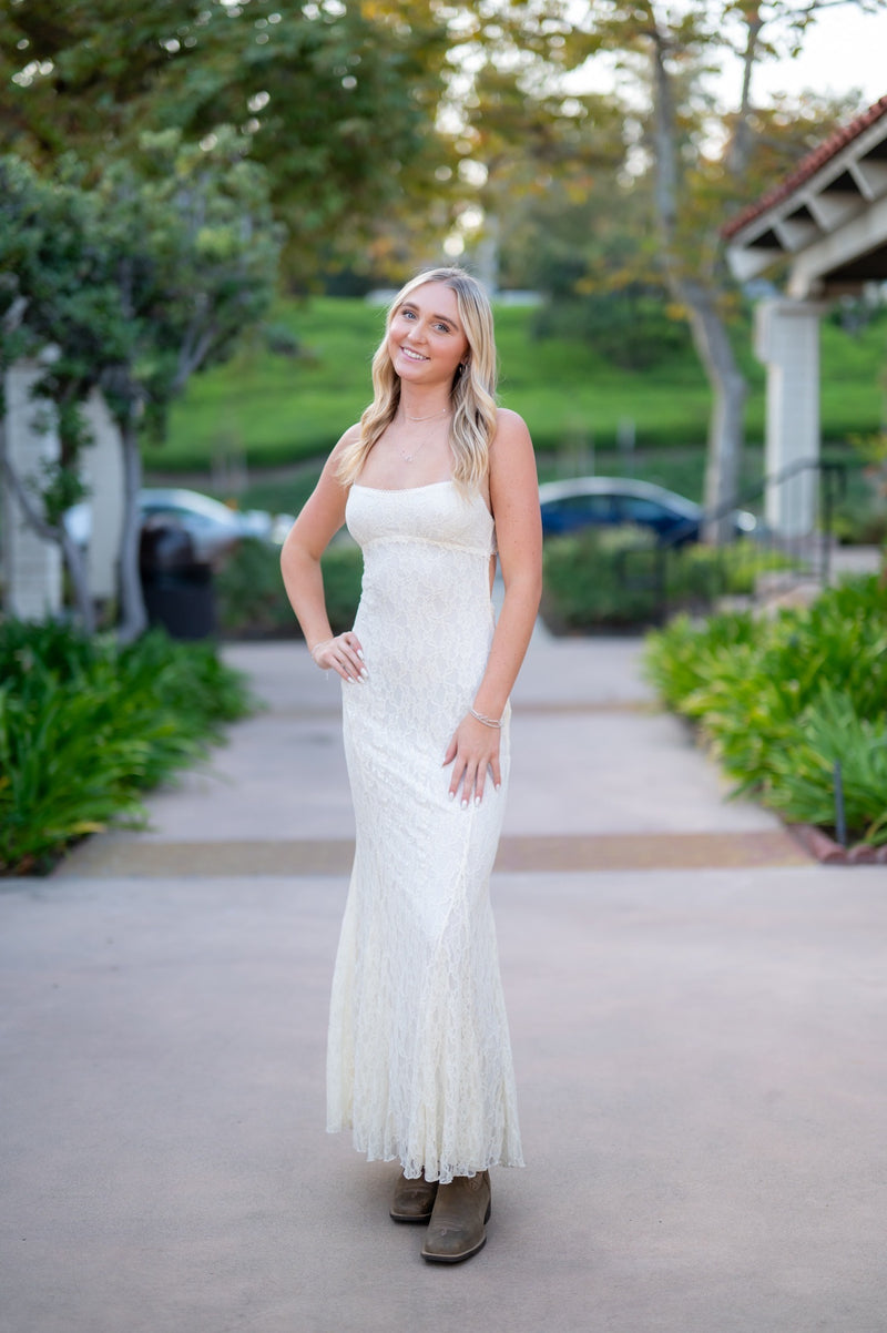 LACE SLIM FIT MAXI DRESS - CREAM