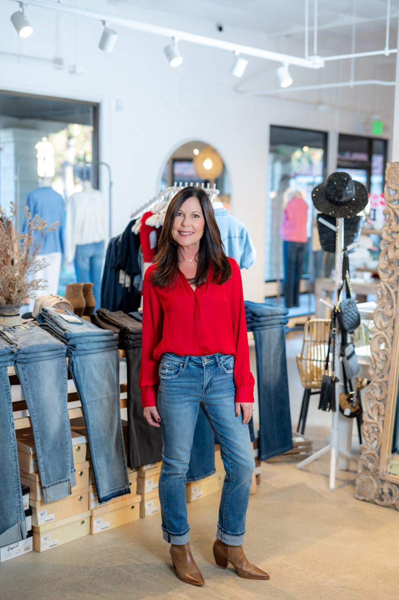 CLASSIC V-NECK BLOUSE - SCARLET