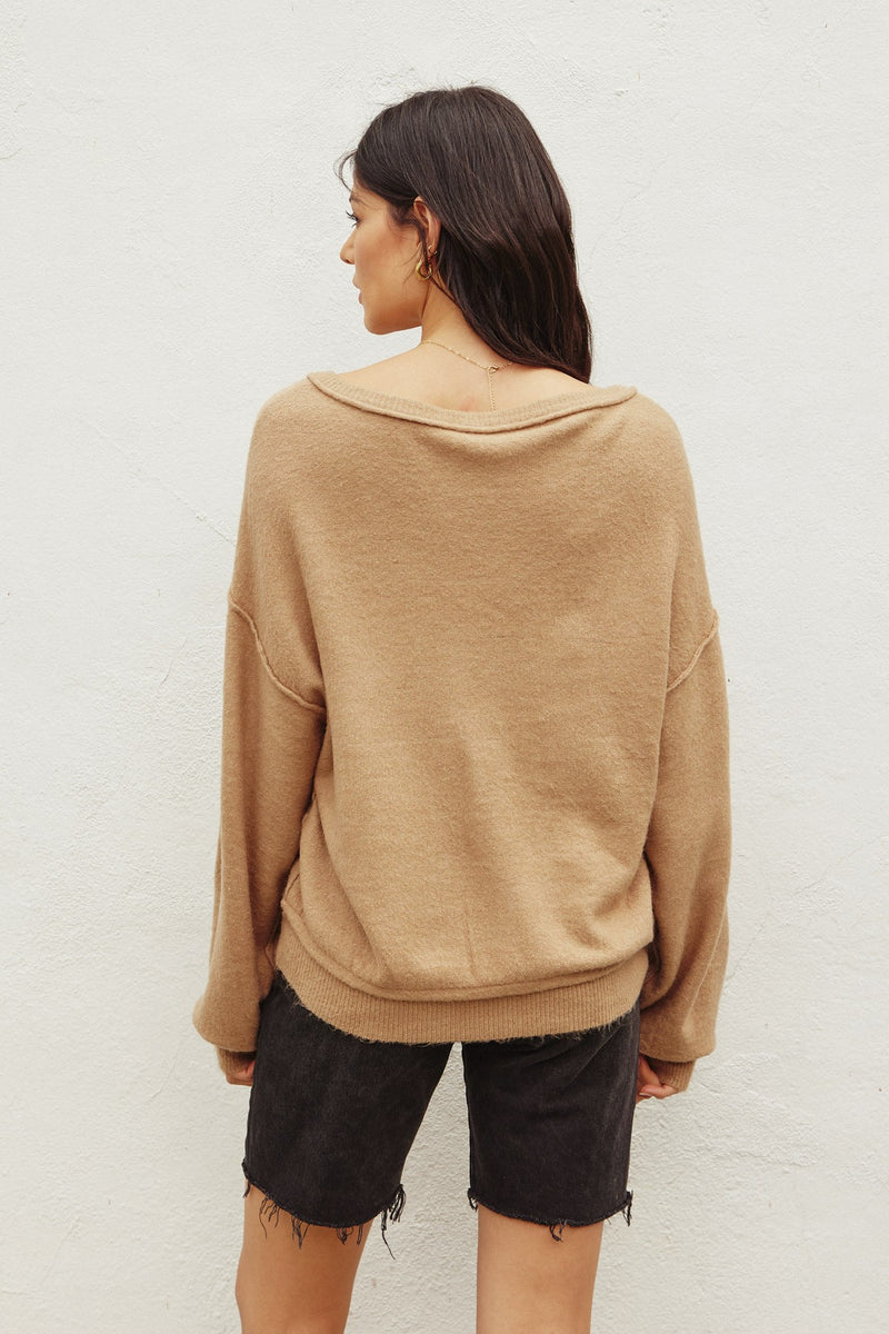 SLOUCHY PULLOVER SWEATER - CAMEL