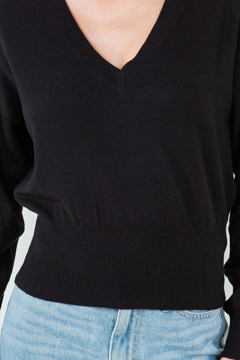 LIGHTWEIGHT V-NECK SWEATER - BLACK