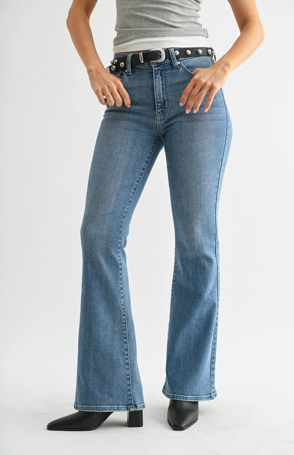 HIGH RISE FLARE JEANS - MEDIUM WASH