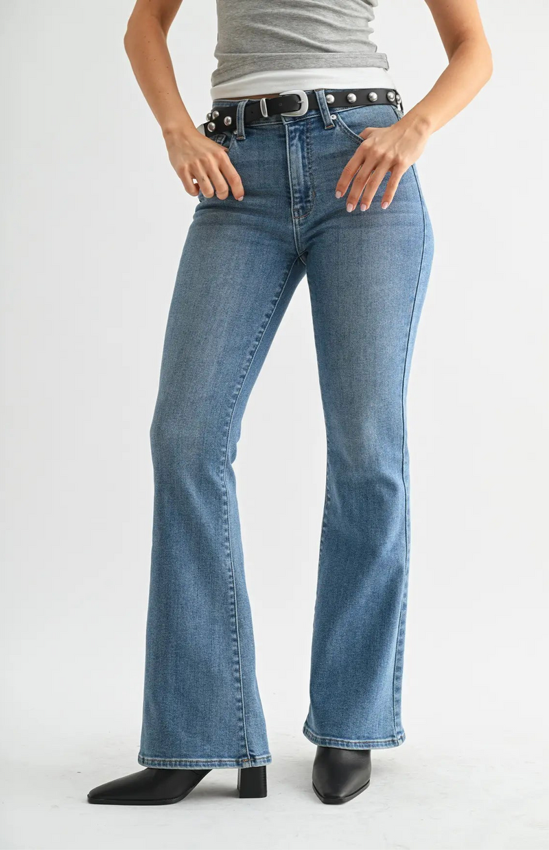 HIGH RISE FLARE JEANS - MEDIUM WASH