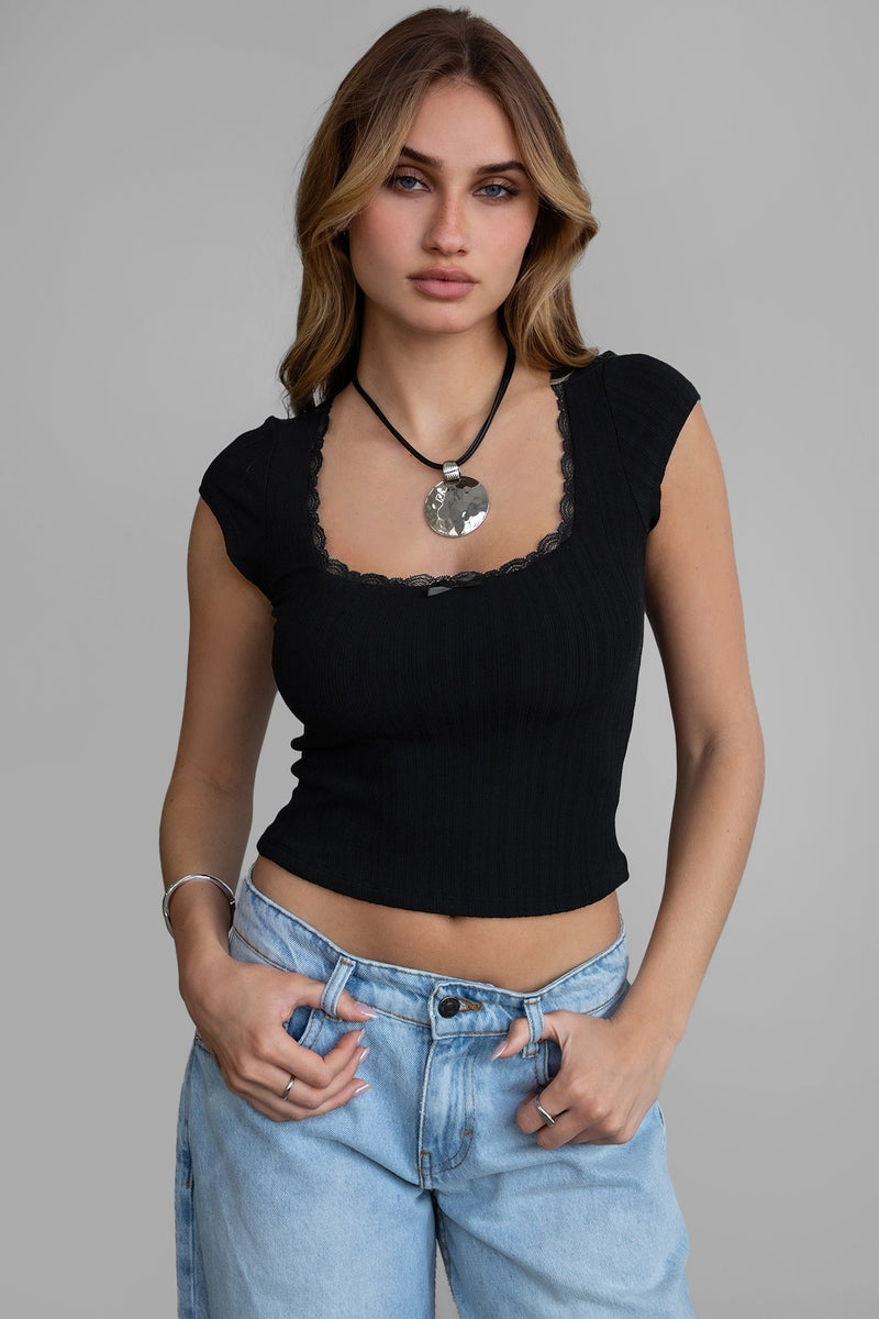 LACE DETAIL SHORT SLEEVE TOP - BLACK