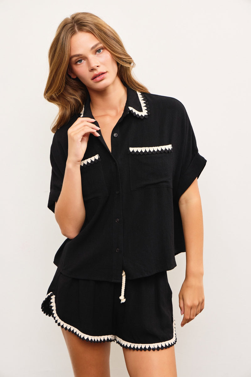 EMBROIDERED SHORT SLEEVE BUTTON DOWN - BLACK