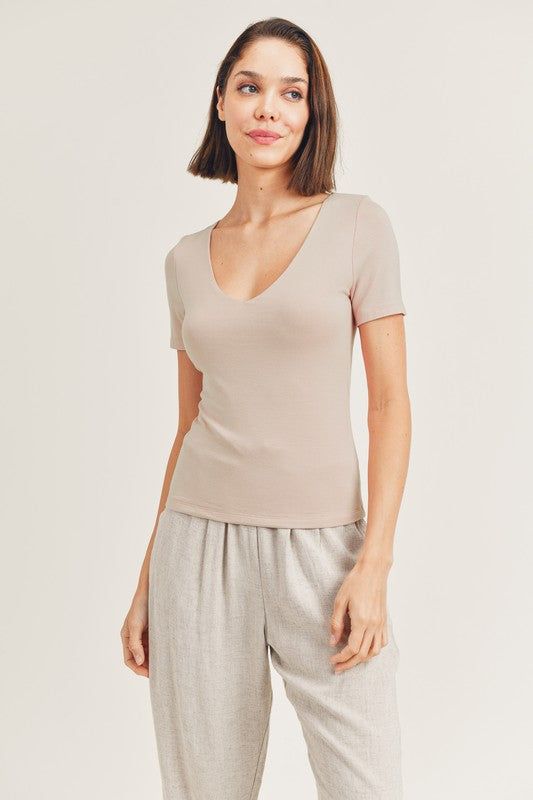 SHORT SLEEVE V-NECK TOP - LIGHT TAUPE