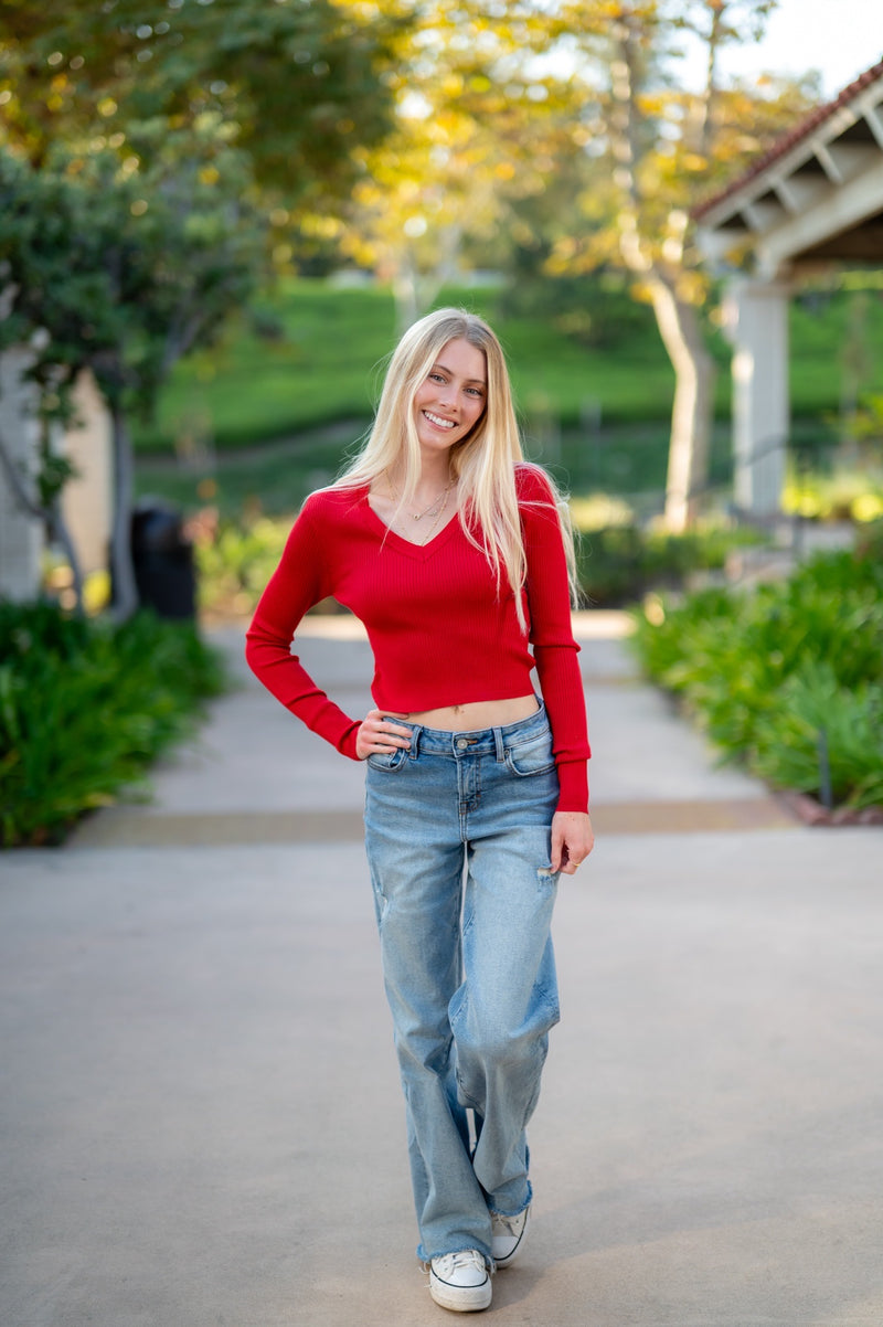 V-NECK FITTED SWEATER - RED