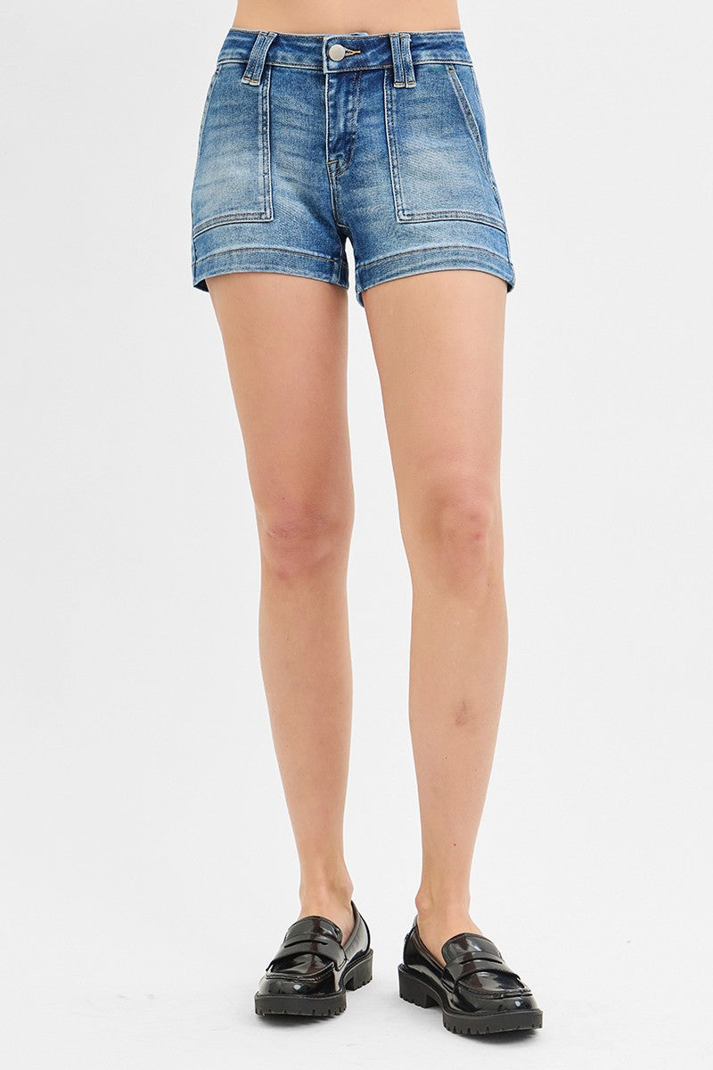 LOW RISE PATCH POCKET SHORTS - MEDIUM WASH
