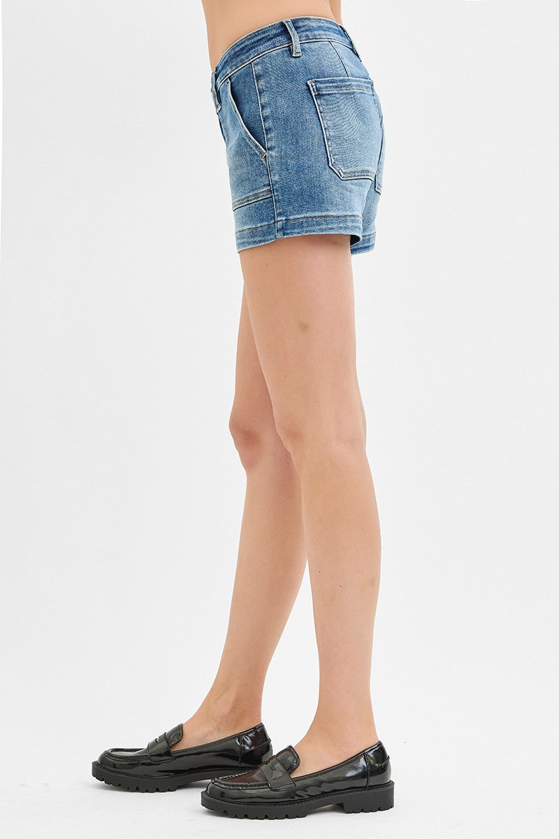 LOW RISE PATCH POCKET SHORTS - MEDIUM WASH