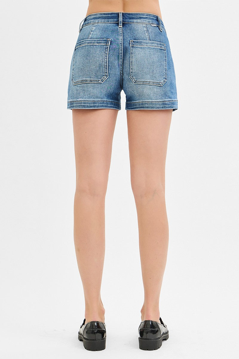 LOW RISE PATCH POCKET SHORTS - MEDIUM WASH
