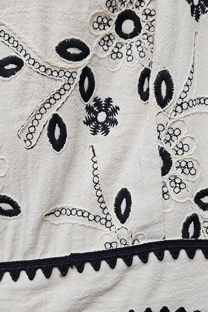 EMBROIDERED FLORAL MIDI DRESS - NATURAL/BLACK