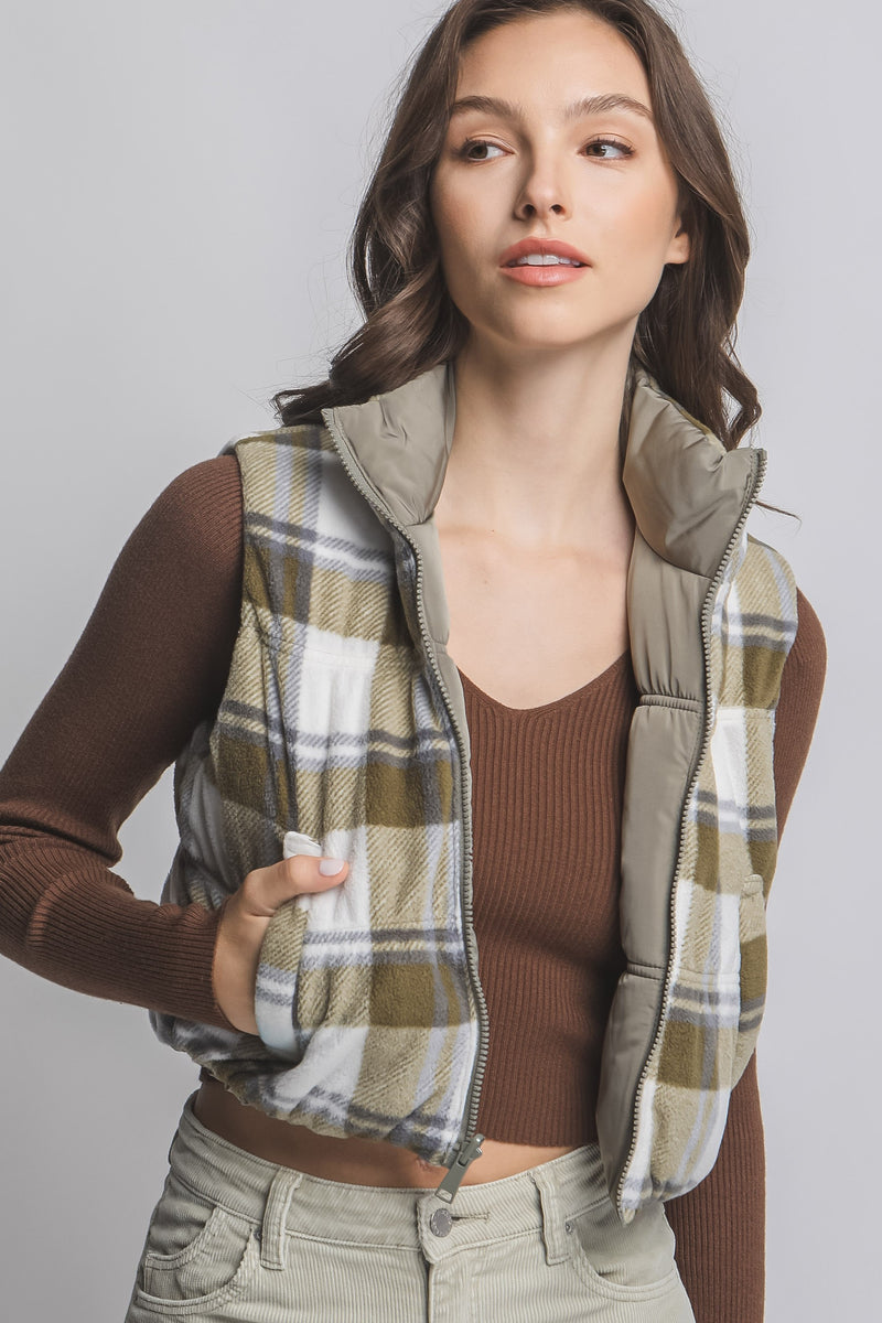 CROPPED REVERSIBLE PUFFER VEST - OLIVE STONE