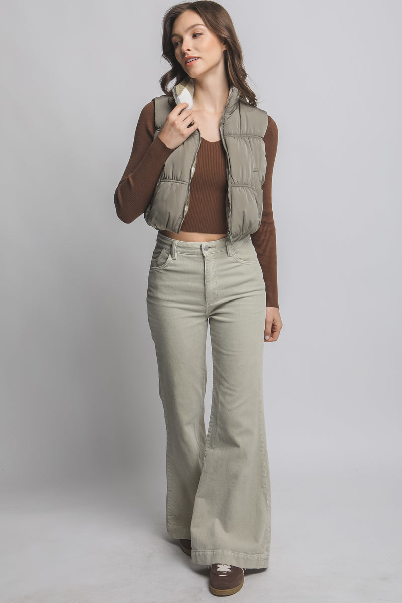 CROPPED REVERSIBLE PUFFER VEST - OLIVE STONE