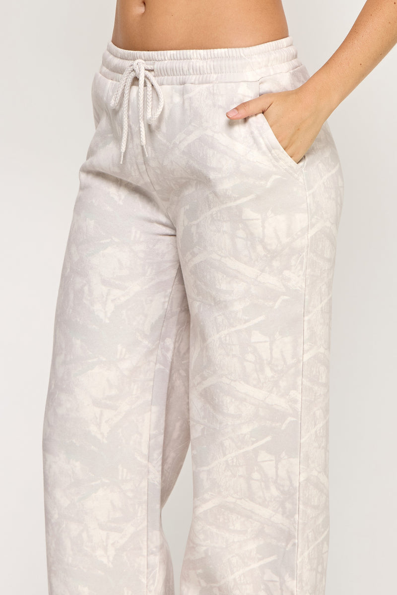 STRAIGHT LEG CAMO SWEATPANTS - BEIGE CAMO