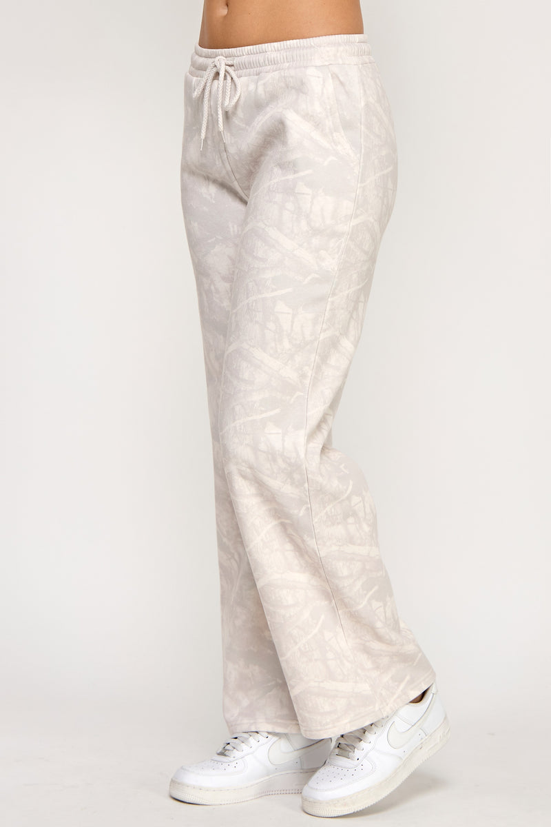 STRAIGHT LEG CAMO SWEATPANTS - BEIGE CAMO