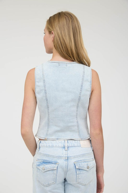 SLEEVELESS BUTTON DOWN DENIM VEST - LIGHT DENIM