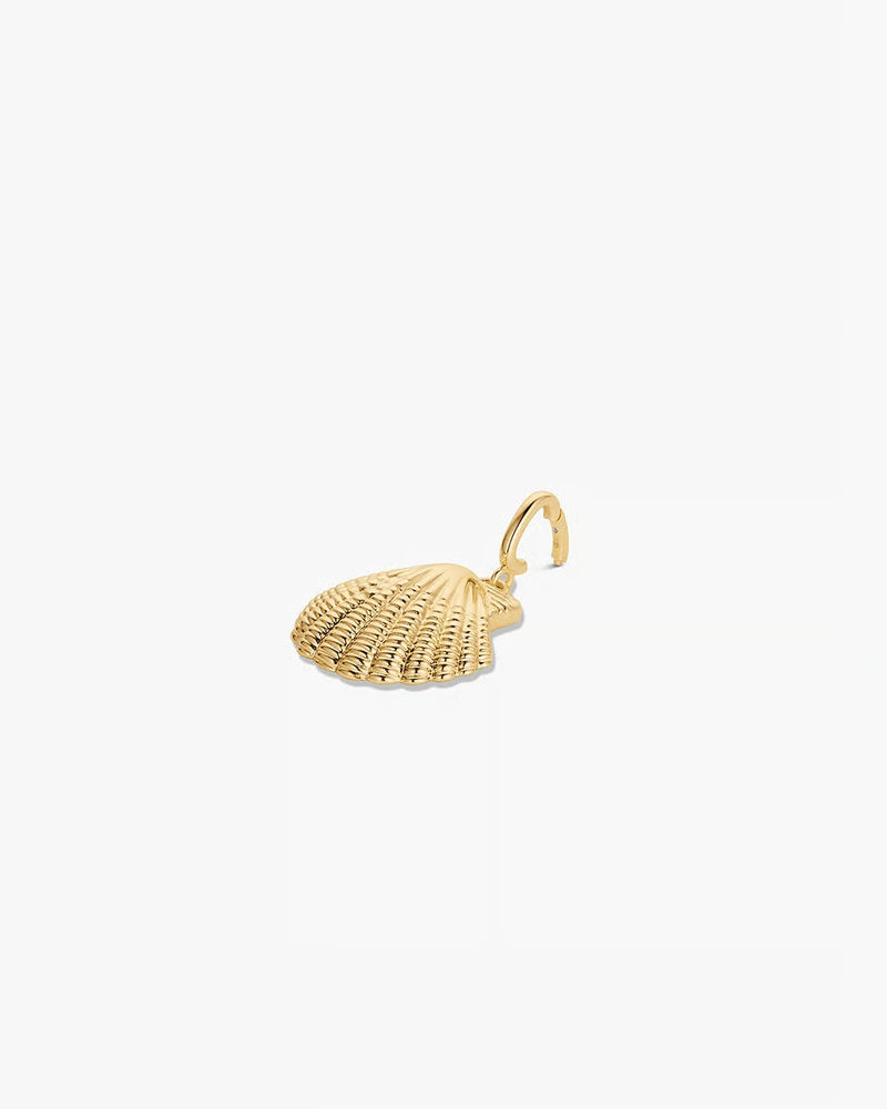 GORJANA GOLD SCALLOP SHELL PARKER CHARM - GOLD