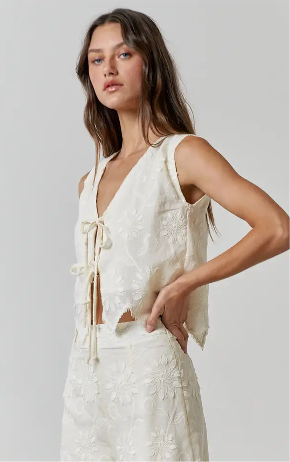 EMBROIDERED FRONT TIE TOP - NATURAL