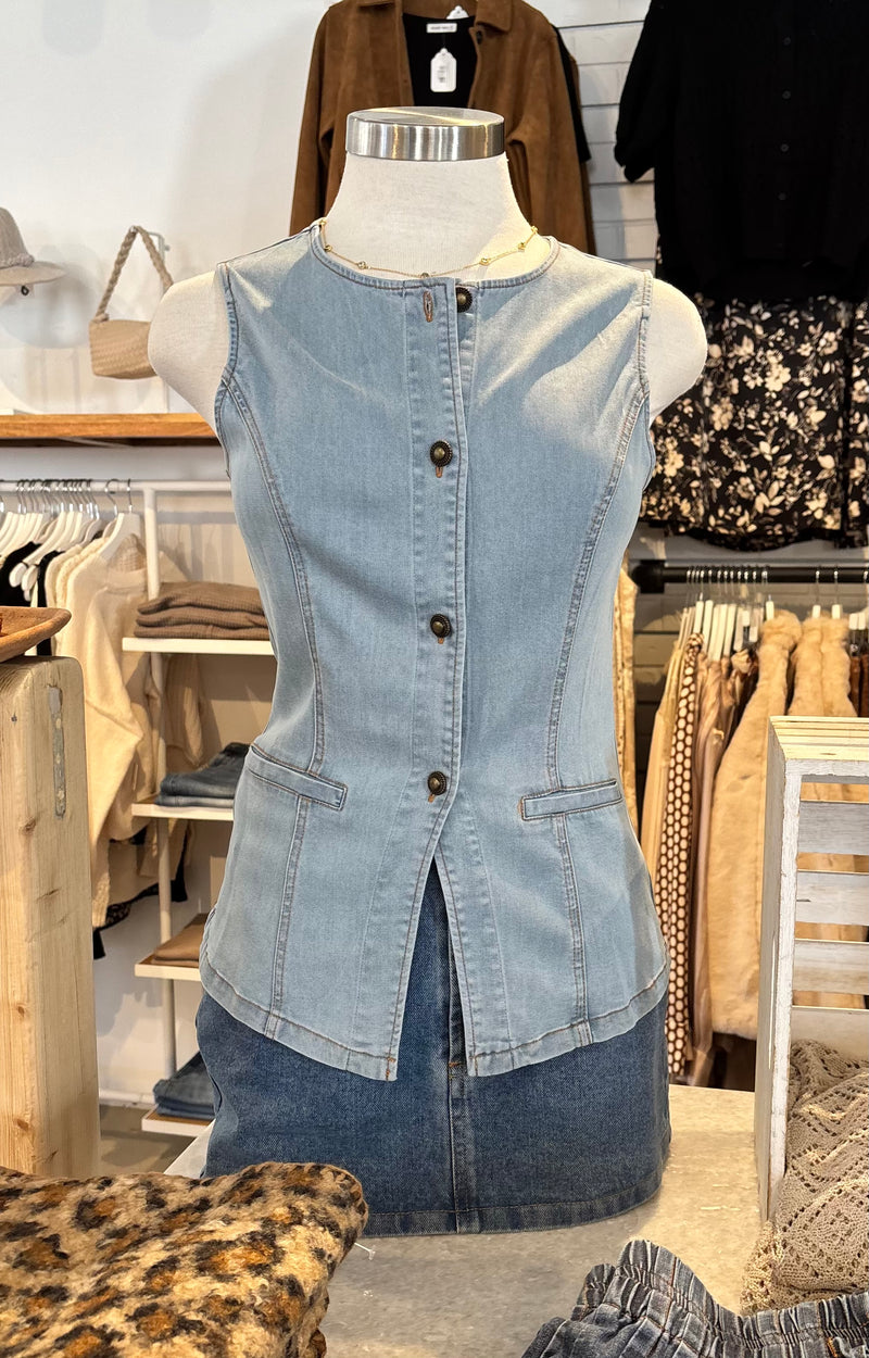 SLEEVELESS LONGLINE DENIM VEST - LIGHT DENIM