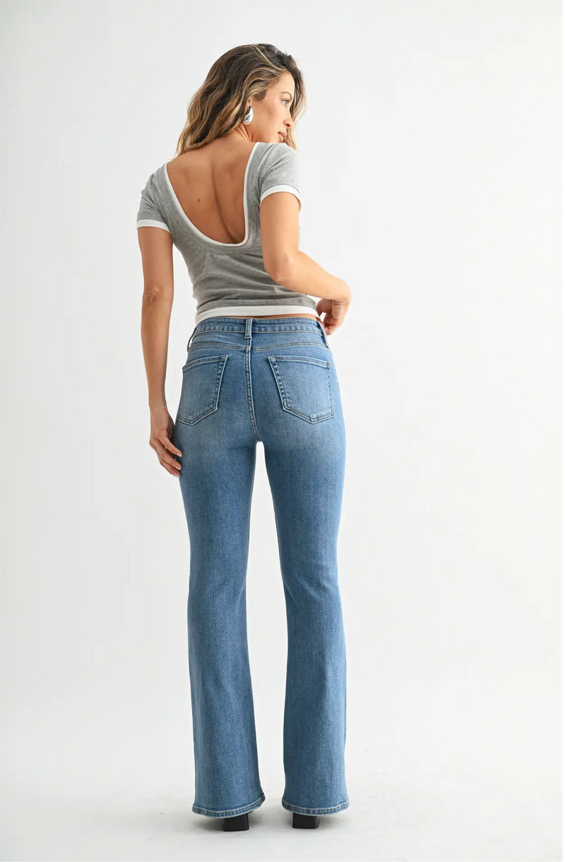 HIGH RISE FLARE JEANS - MEDIUM WASH