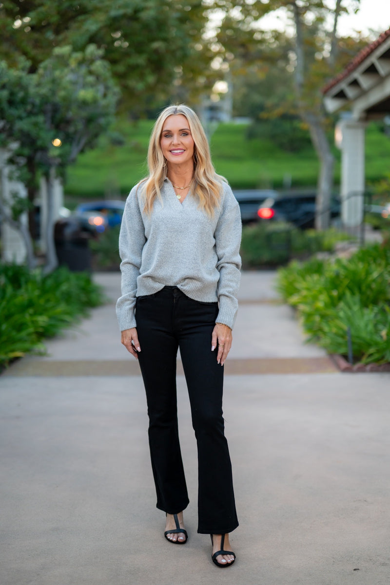 COLLARED V-NECK SWEATER - HEATHER GREY