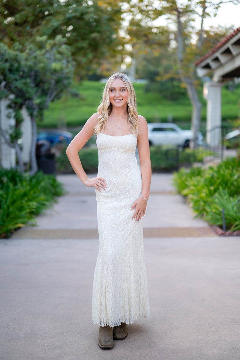 LACE SLIM FIT MAXI DRESS - CREAM