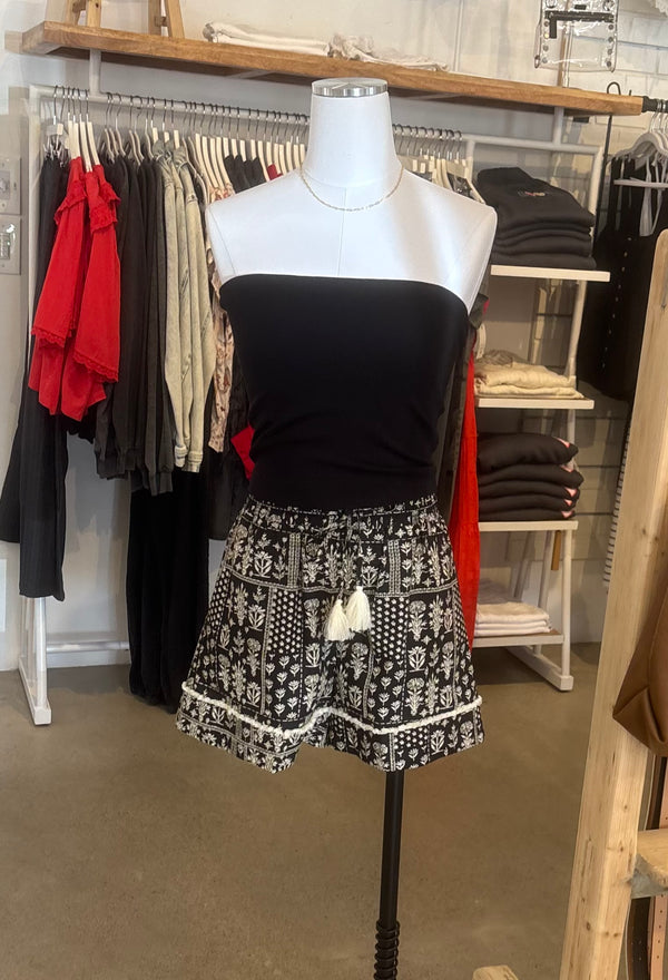 WOVEN PRINT SHORTS - BLACK