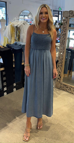 Z SUPPLY BAYSIDE CHAMBRAY MAXI DRESS - MED CHAMBRAY