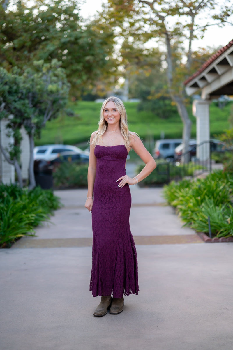 LACE SLIM FIT MAXI DRESS - PLUM