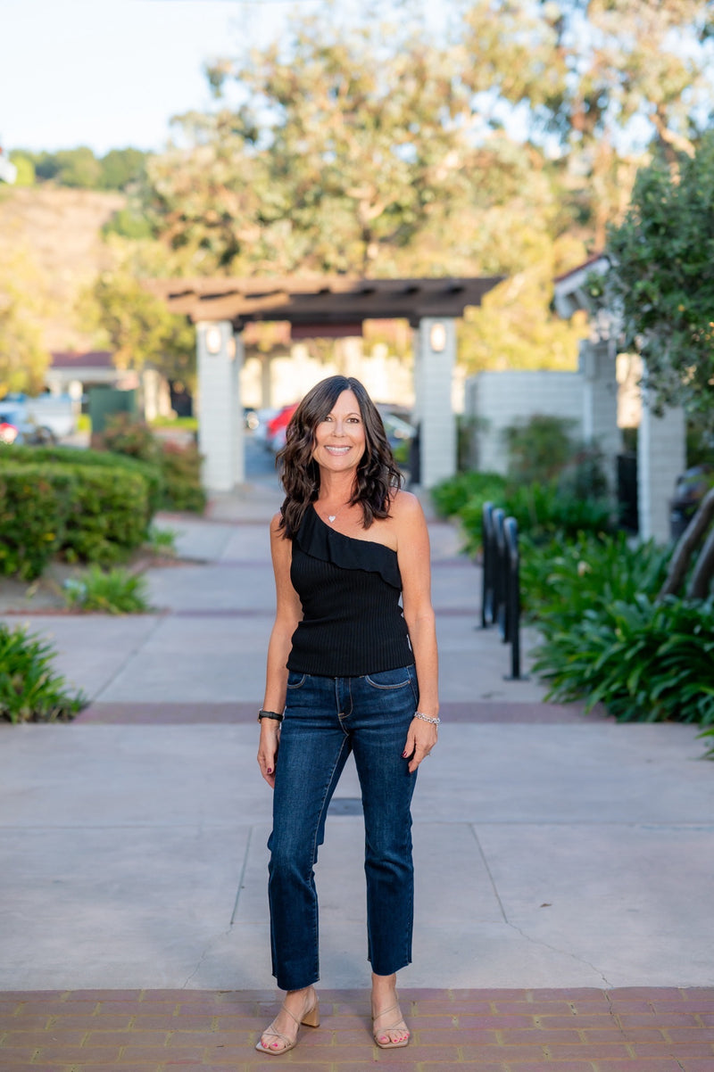 ONE SHOULDER RUFFLE TOP - BLACK