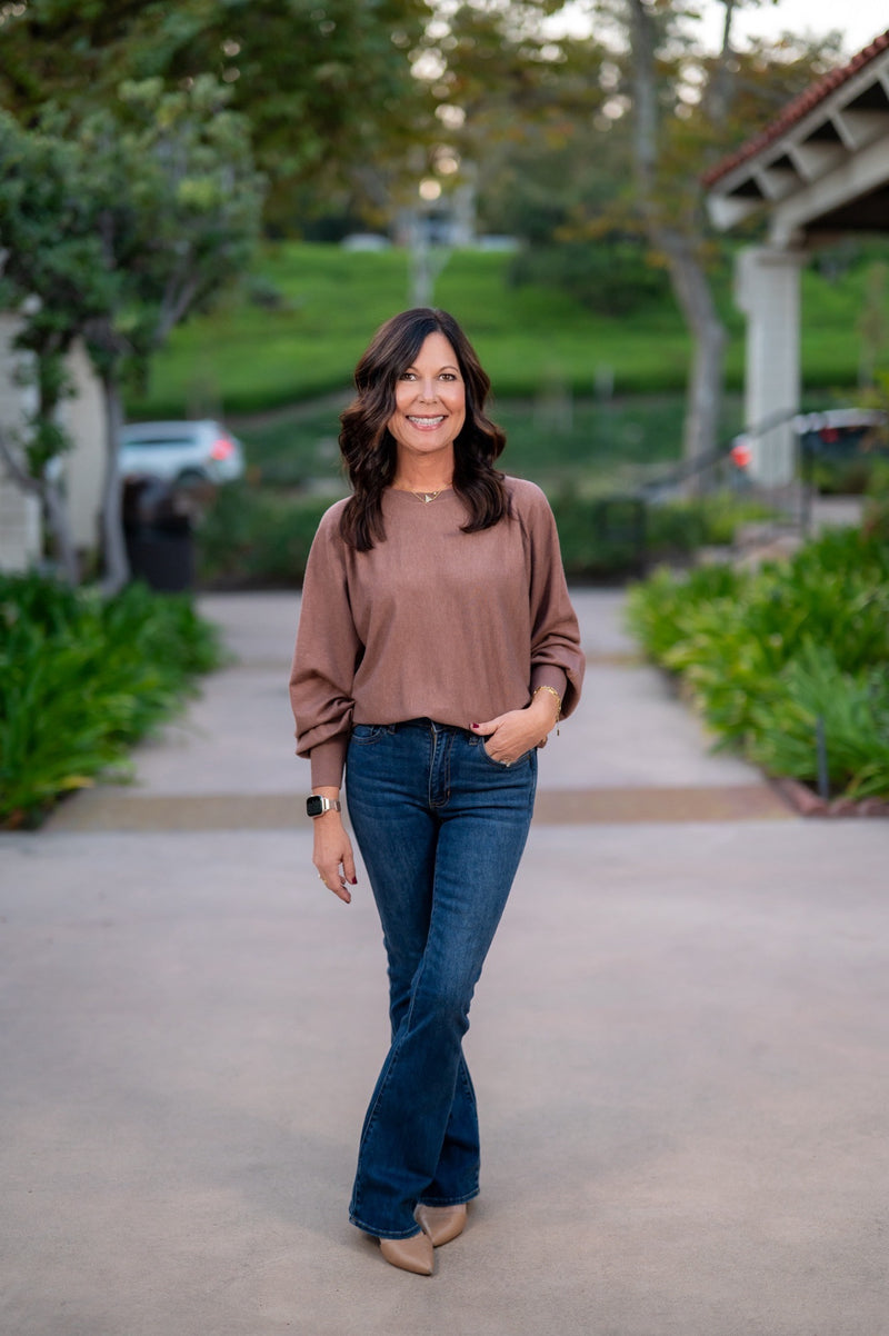 LIGHTWEIGHT KNIT SWEATER - MOCHA