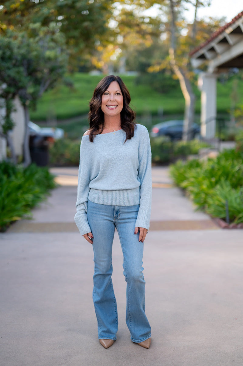 KNIT OFF SHOULDER SWEATER - LIGHT BLUE