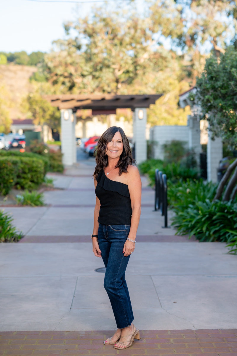 ONE SHOULDER RUFFLE TOP - BLACK