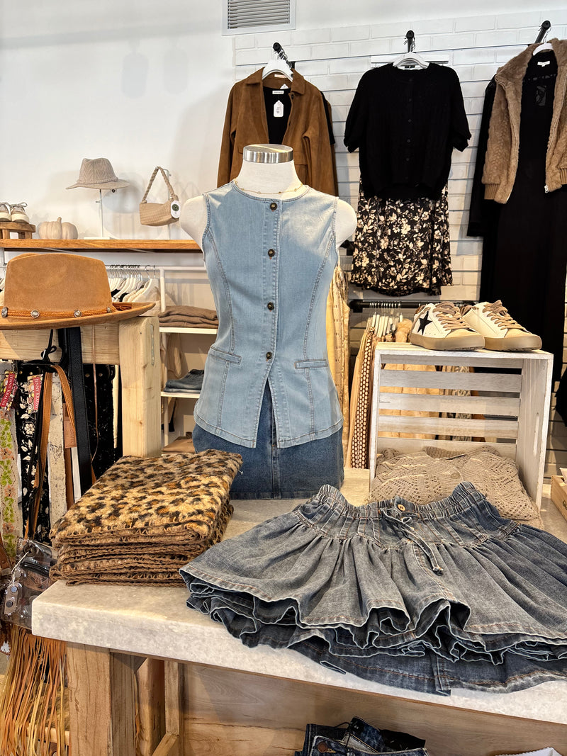 SLEEVELESS LONGLINE DENIM VEST - LIGHT DENIM