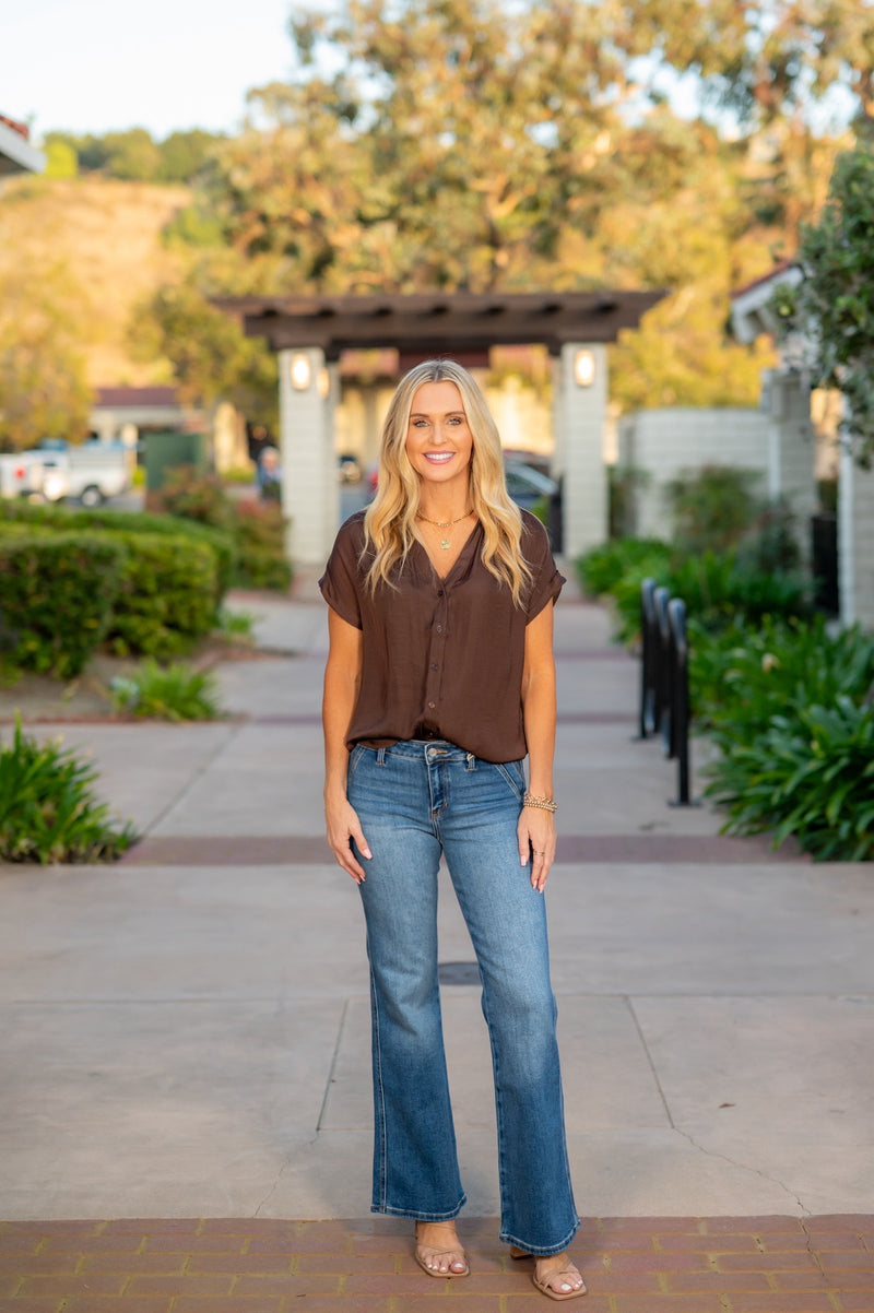 SHORT SLEEVE BUTTON FRONT BLOUSE - CHOCOLATE