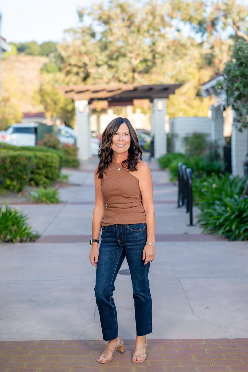 STRETCHY ONE SHOULDER  RIBBED TOP - BROWN