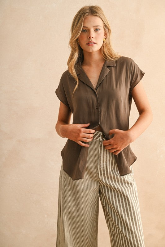 BUTTON DOWN CAP SLEEVE BLOUSE - COFFEE