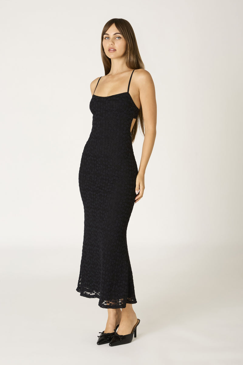 LACE SLIM FIT DRESS - BLACK