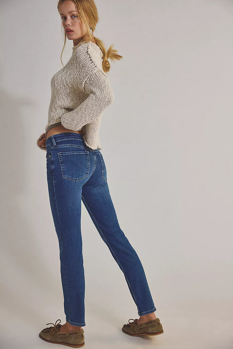 FREE PEOPLE ORACLE LOW RISE SLIM STRAIGHT JEANS - THE SKY'S THE LIMIT