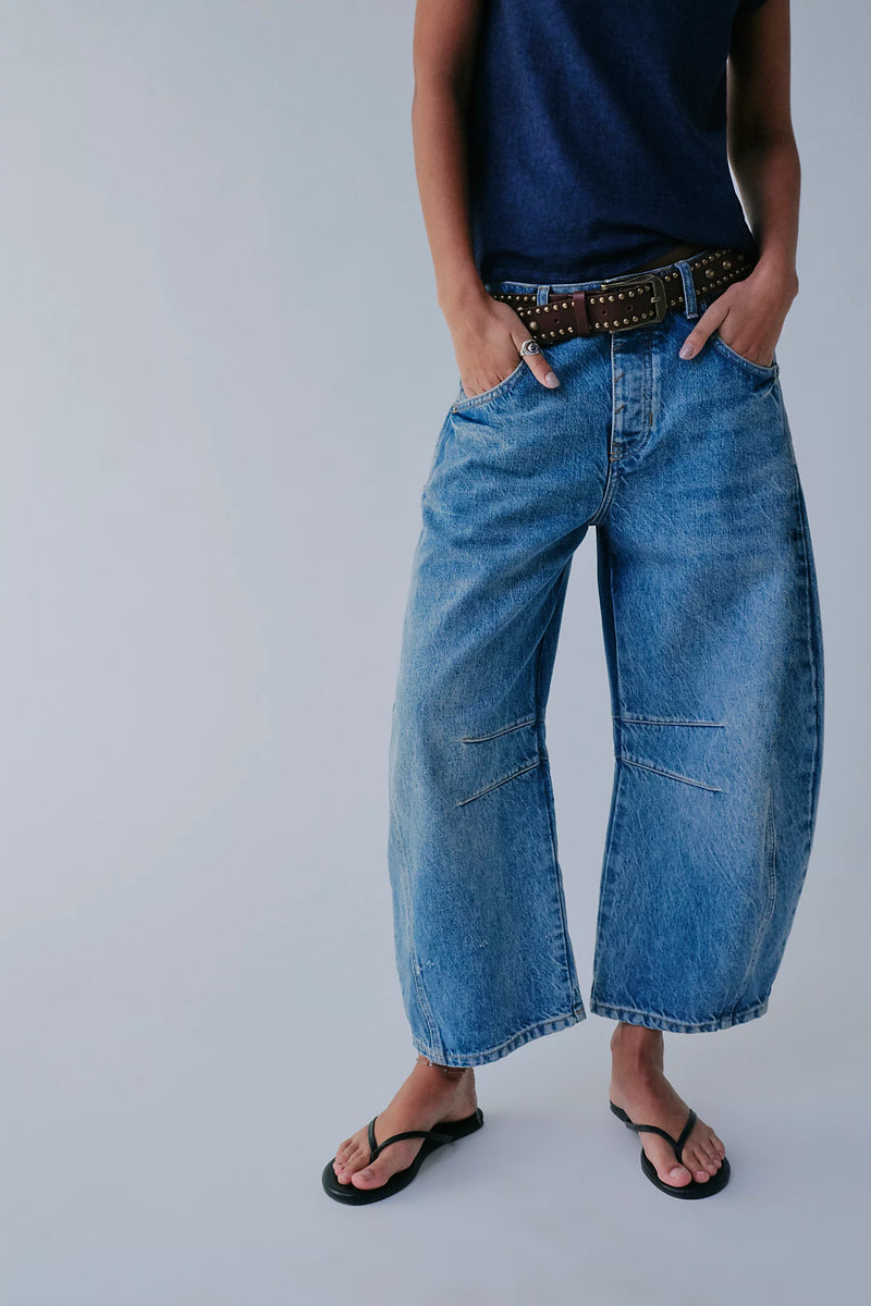 FREE PEOPLE GOOD LUCK MID-RISE BARREL JEANS - ULTRA LIGHT BEAM