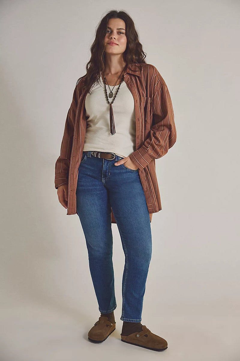 FREE PEOPLE ORACLE LOW RISE SLIM STRAIGHT JEANS - THE SKY'S THE LIMIT