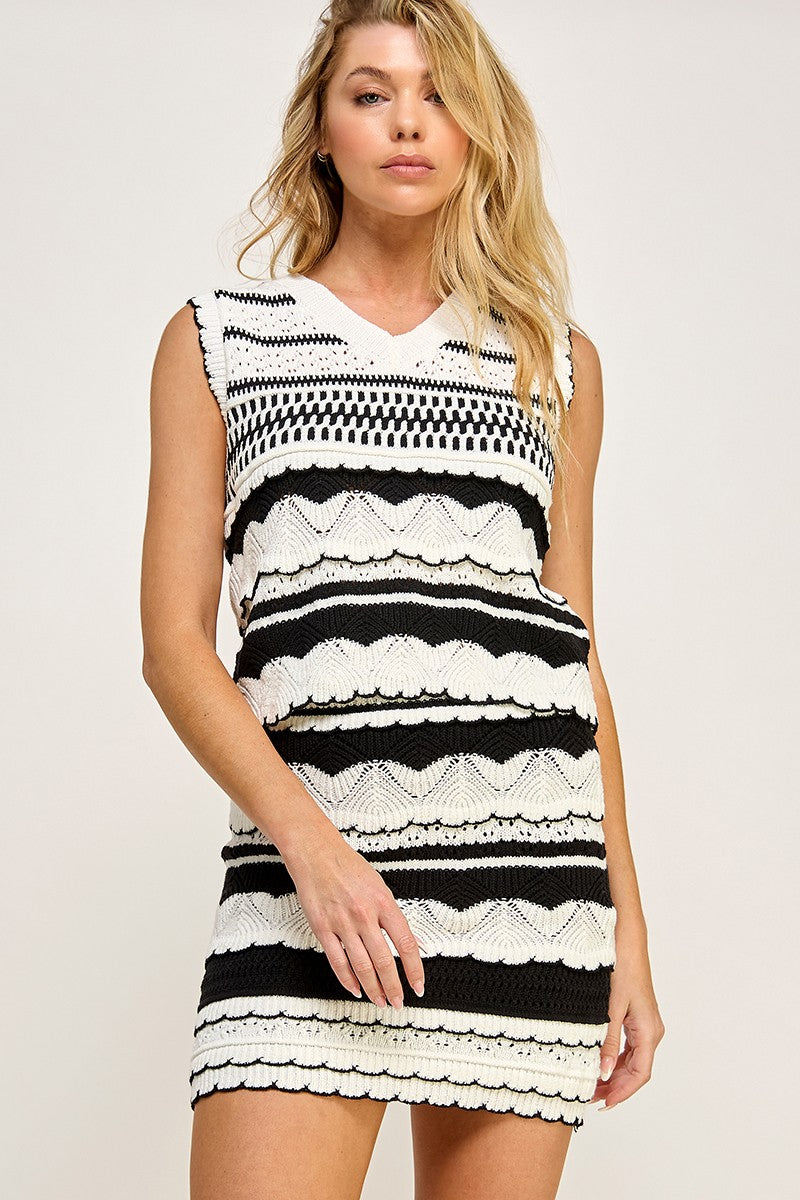 RUFFLE DETAIL SWEATER VEST - OFF WHITE/BLACK