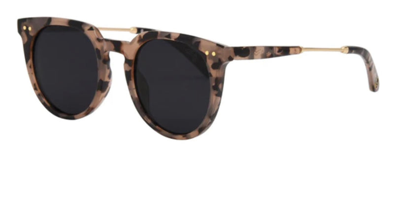 I-SEA ELLA SUNGLASSES - BLONDE TORT/SMOKE