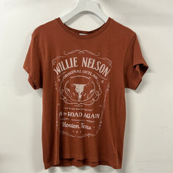 DAYDREAMER WILLIE NELSON TEE - SABLE