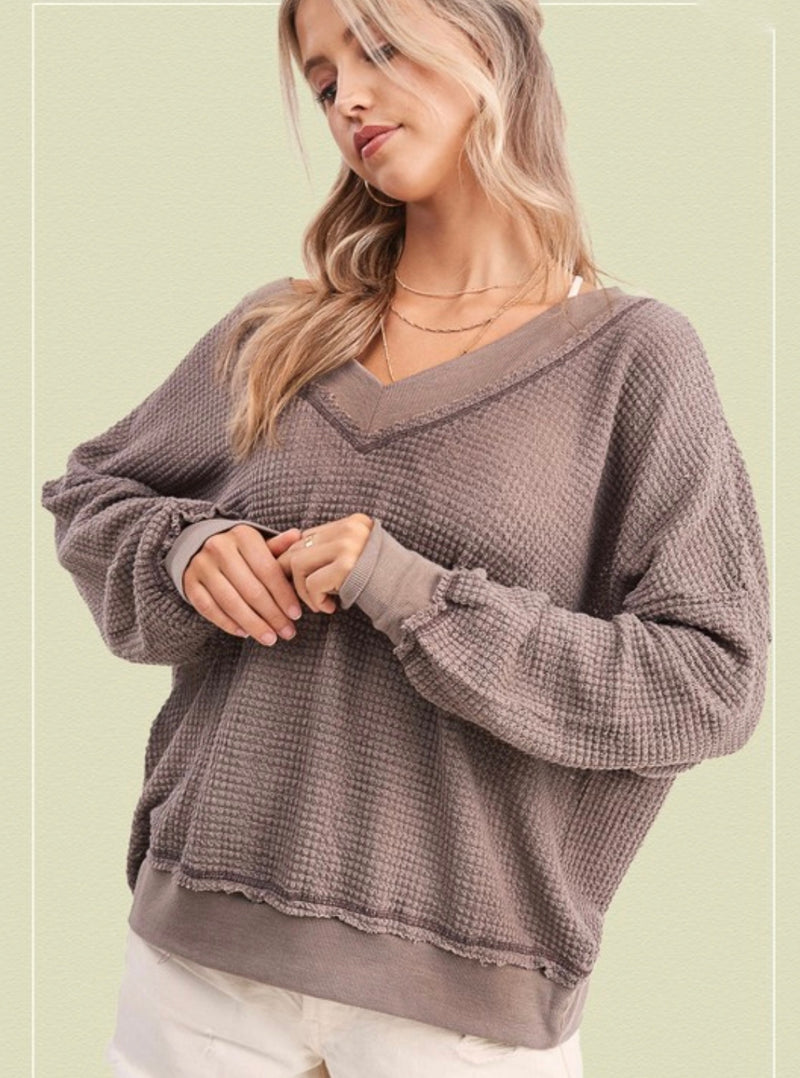 OVERSIZED V-NECK WAFFLE SWEATER - MOCHA