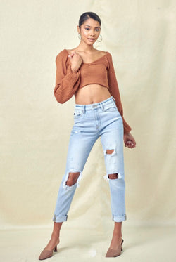 HIGH RISE DISTRESSED MOM JEANS - LIGHT